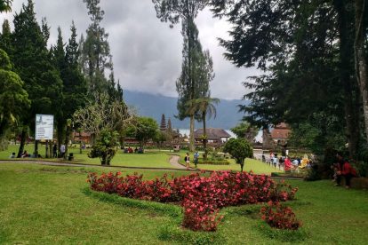 Ulun Danu Temple Entrance Fee Dress Code Lake Beratan Bali