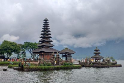 Ulun Danu Temple Entrance Fee Dress Code Lake Beratan Bali